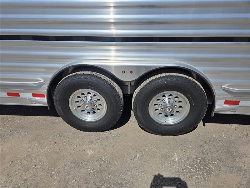 2027 Elite 24' stock, slide gate, side ramp, nice