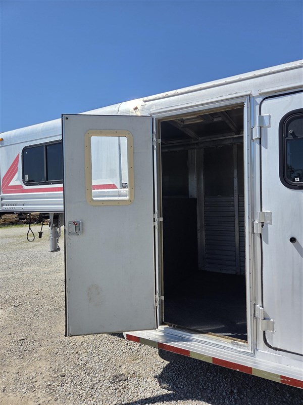 Trailer Photo 11