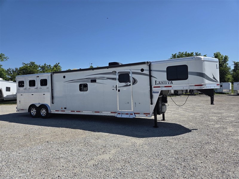 2017 Lakota charger, 15' short wall w/ 6' slide out