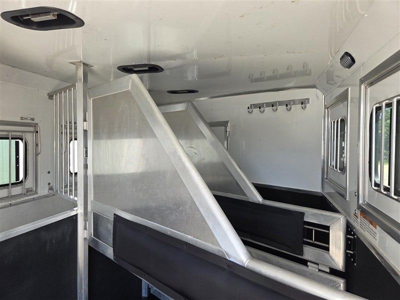 2017 Lakota charger, 15' short wall w/ 6' slide out