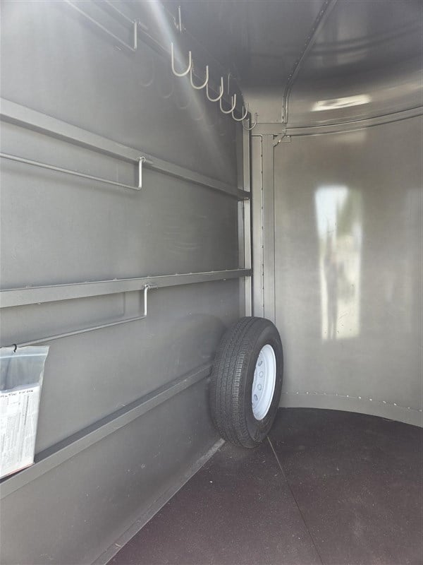 2018 CornPro 3 horse, dressing room, dividers