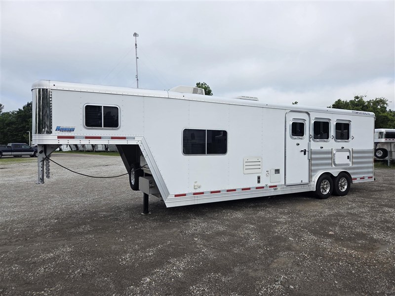 2016 Featherlite 9821- 11' short wall, nice