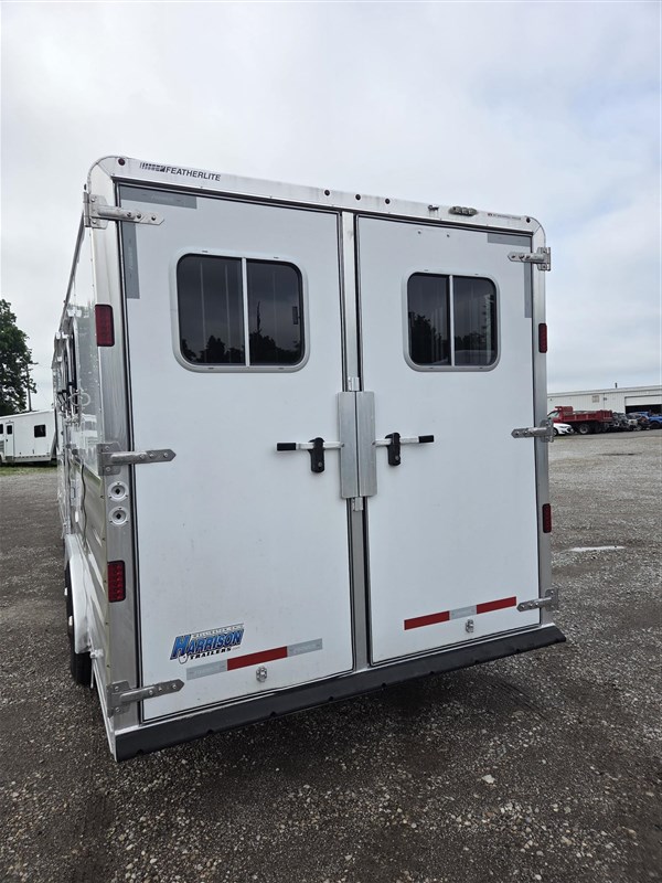 2016 Featherlite 9821- 11' short wall, nice
