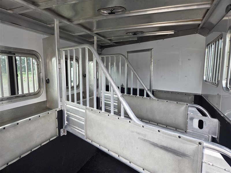 2016 Featherlite 9821- 11' short wall, nice