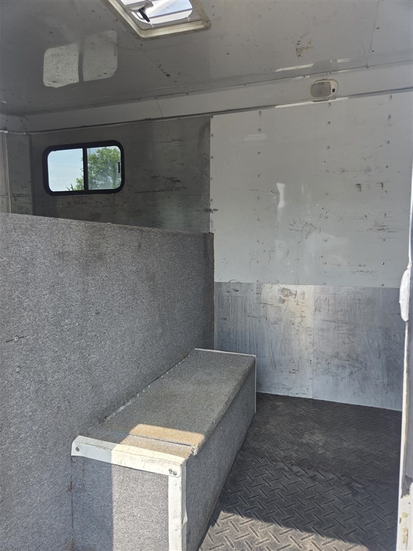 Trailer Photo 11