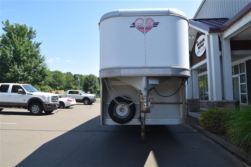 2007 Hart 6-8 horse straight load trailer