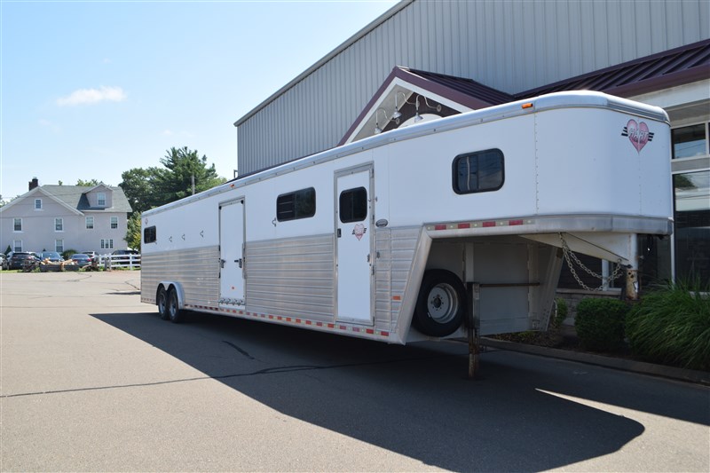 2007 Hart 6-8 horse straight load trailer