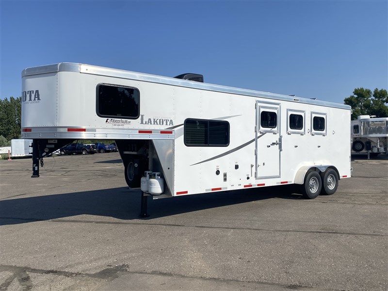 2022 Lakota 3 Horse Colt AC37
