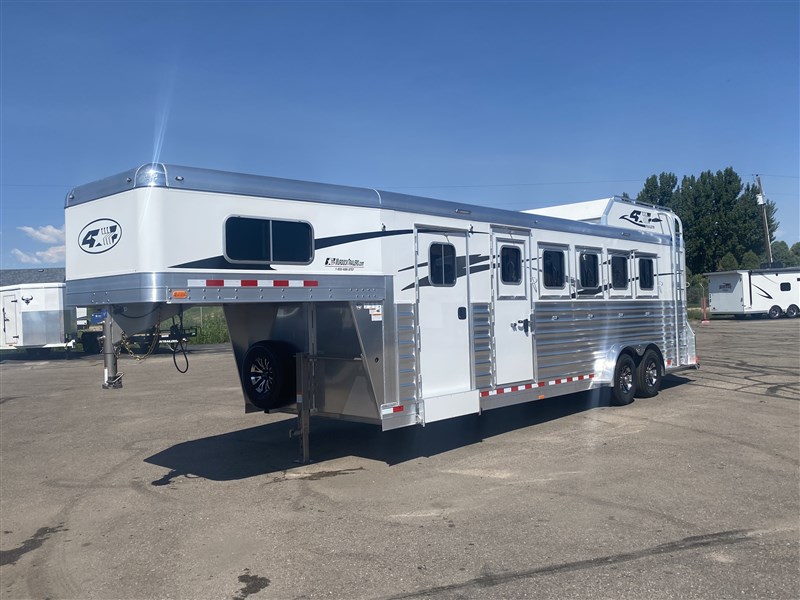 2024 4 Star 5 Horse Deluxe with Super Tack