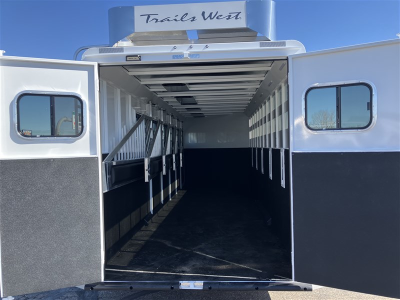 Trailer Photo 19