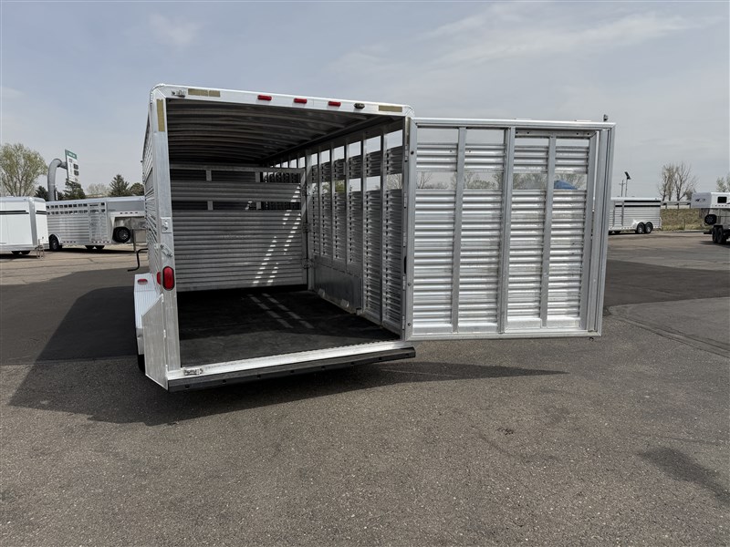 2002 Exiss 20' straight stock
