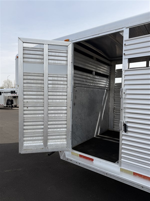 2002 Exiss 20' straight stock