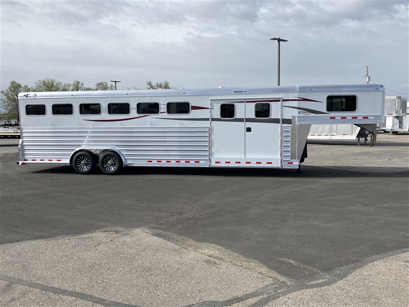 2027 4-star 6 horse w/mangers and super tack