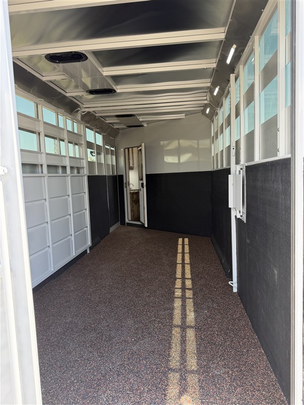 Trailer Photo 18