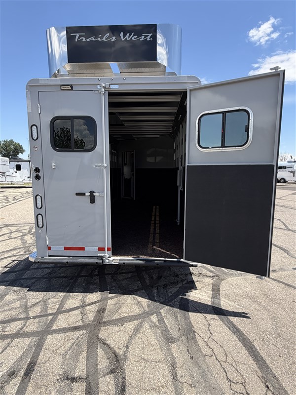 Trailer Photo 17