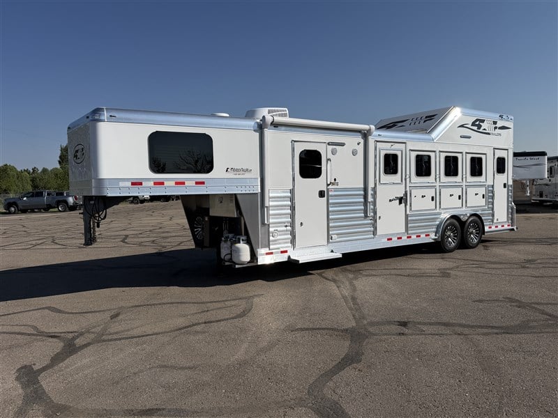 2027 4 Star 4 Horse Trail Boss Conversion Weekender **NEW** 