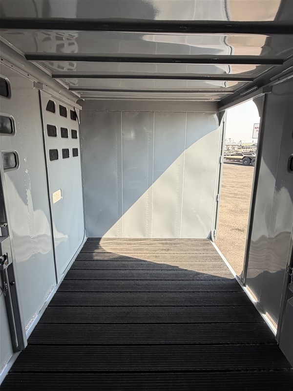 Trailer Photo 18