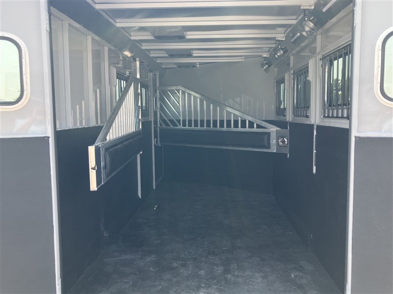 Trailer Photo 10