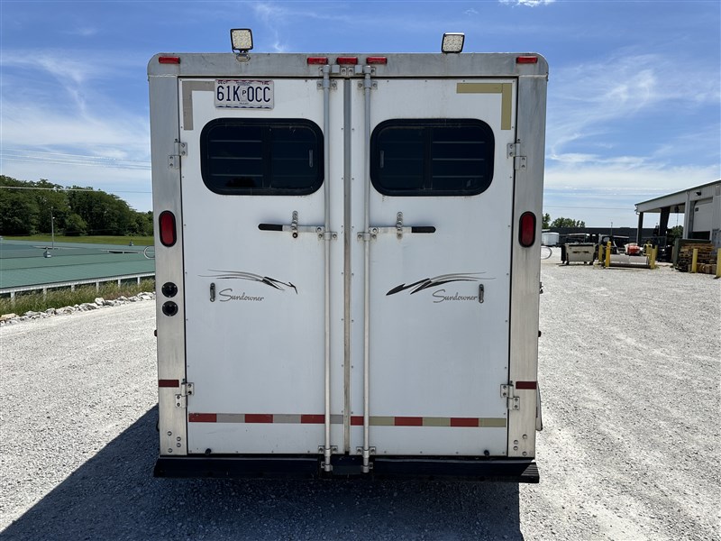 2000 Sundowner 6'6" wide x 17' 3 horse trailer