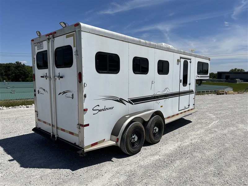 2000 Sundowner 6'6" wide x 17' 3 horse trailer