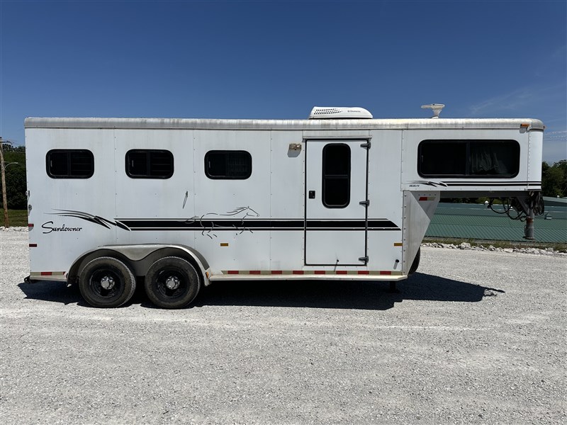 2000 Sundowner 6'6" wide x 17' 3 horse trailer