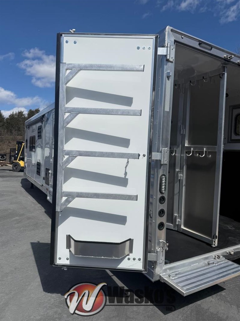Trailer Photo 10