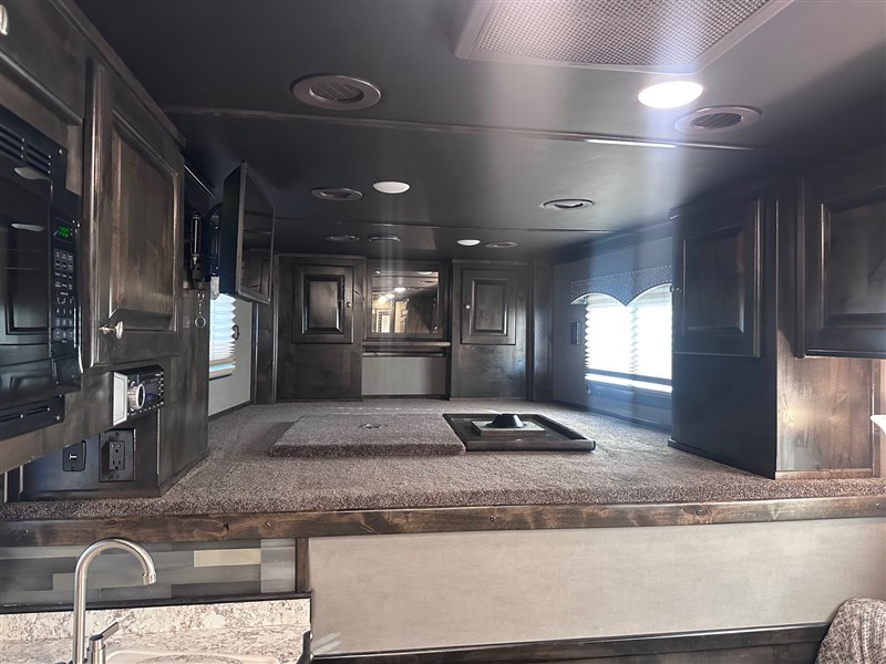 Trailer Photo 11