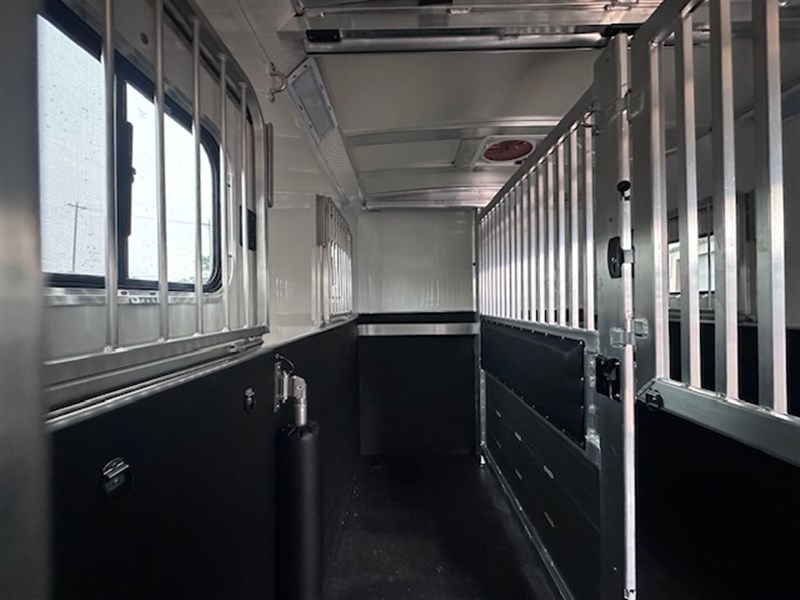 Trailer Photo 16