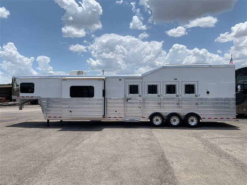 2018 Bloomer 4h, 14'sw, trail boss lq with slide out