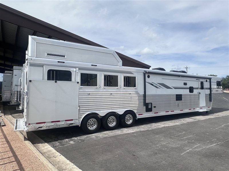 2020 smc 4h, 19'sw, laramie edition lq with slide out