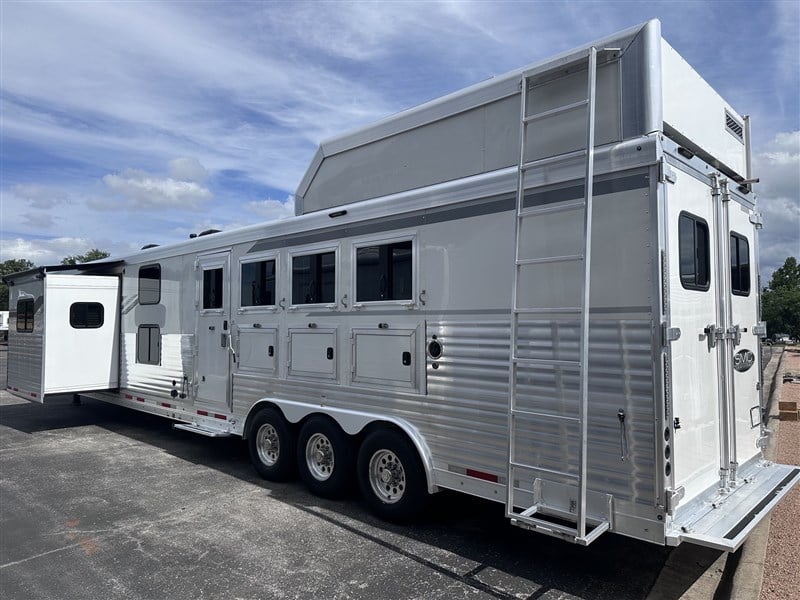 2020 smc 4h, 19'sw, laramie edition lq with slide out