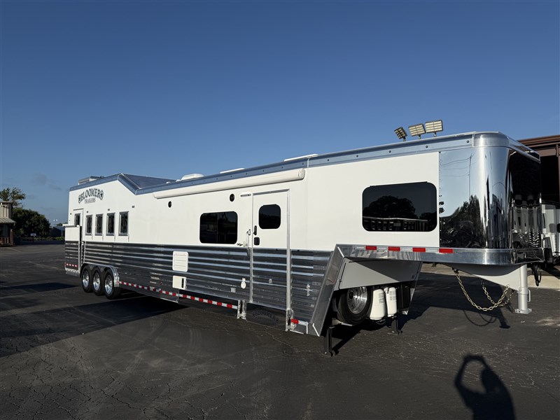 Trailer Photo 2