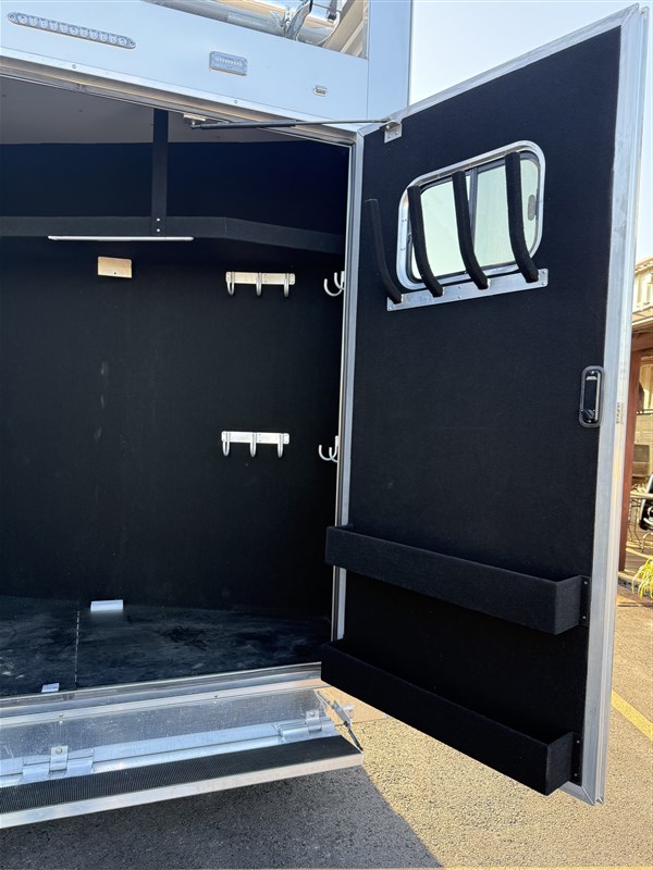 Trailer Photo 8