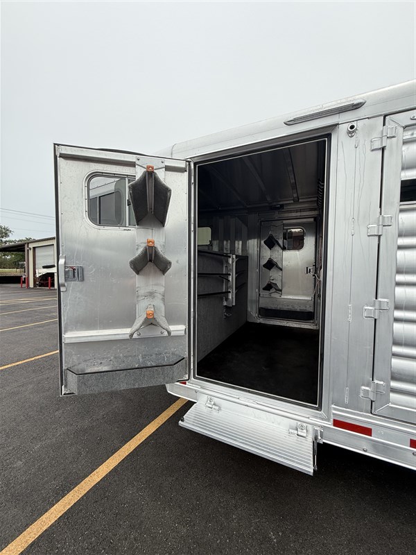 Trailer Photo 9