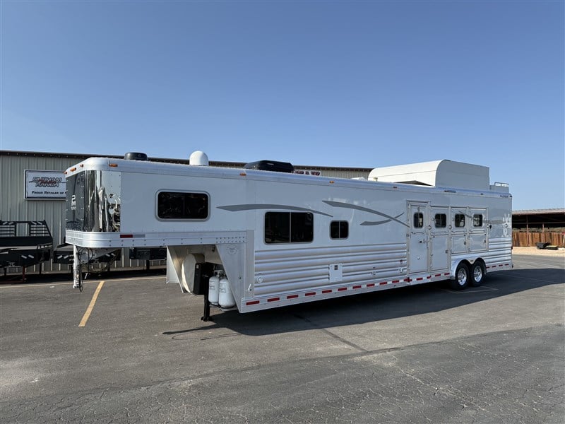 2024 Platinum 4H, 15'6" SW, Outlaw Conversion Living Quarters