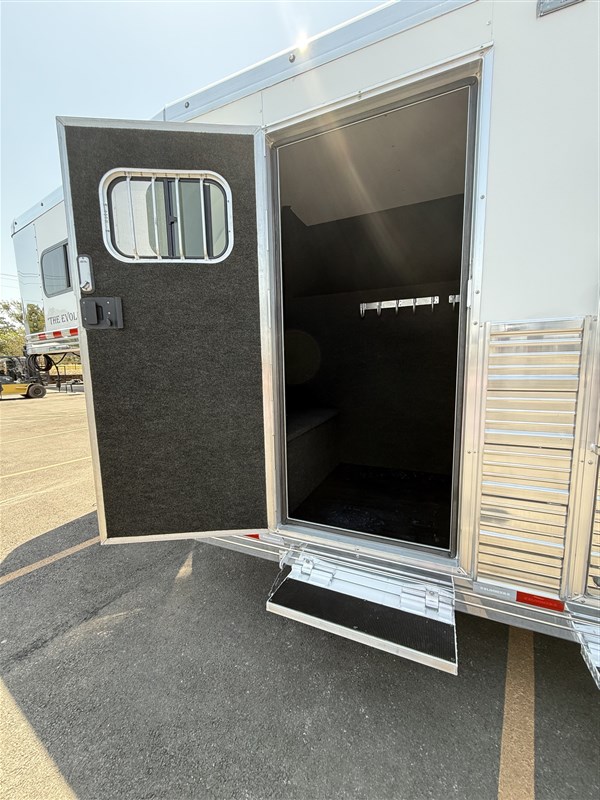 Trailer Photo 8