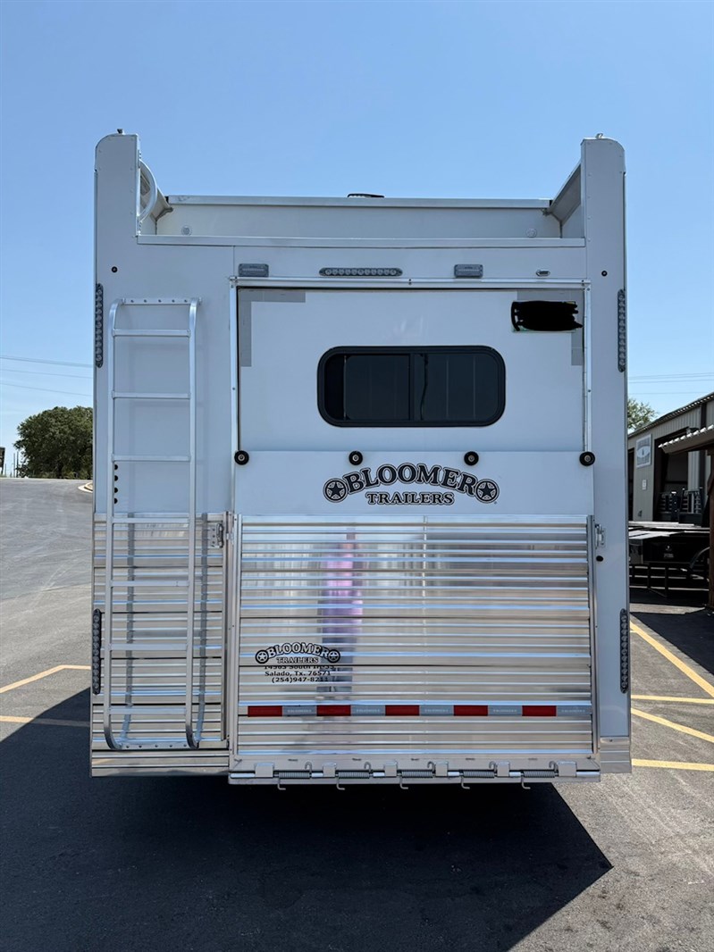 Trailer Photo 4