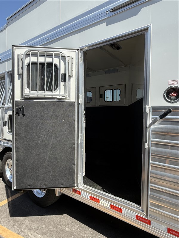 Trailer Photo 3