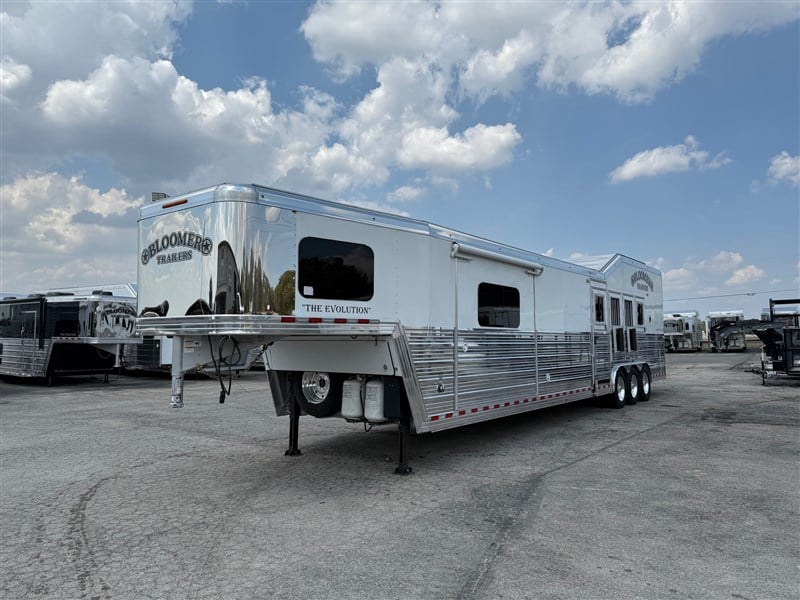 2022 Bloomer 4H, 17'9"SW, Outlaw Conversion LQ with Slide Out