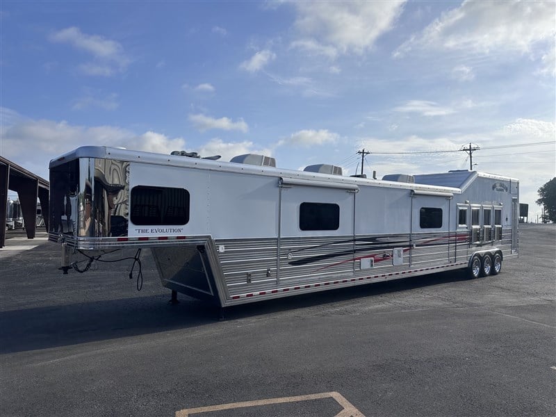2016 Bloomer 4H, 27'SW, Outlaw Conversion LQ with Tri Slide Out