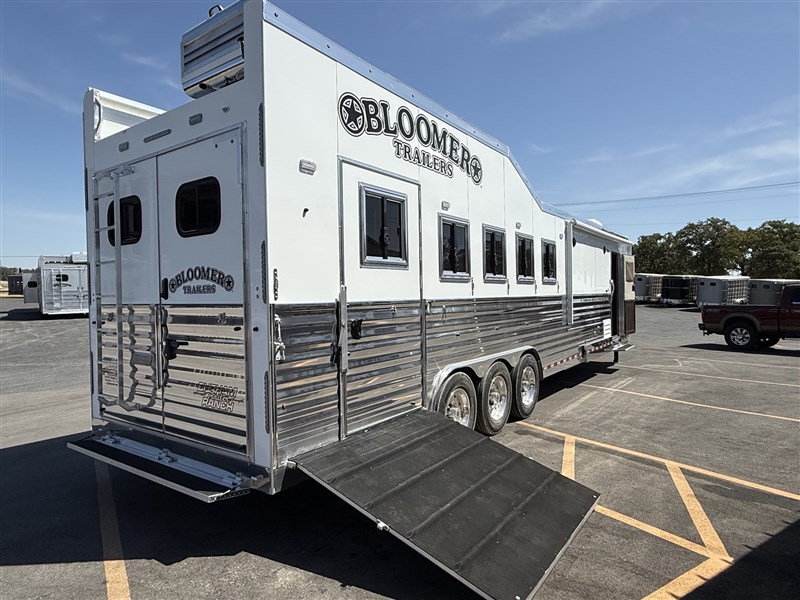 Trailer Photo 4