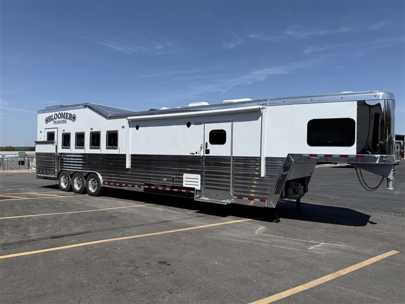 2027 Bloomer 5H, 13'8"SW, Outlaw Conversion Living Quarters