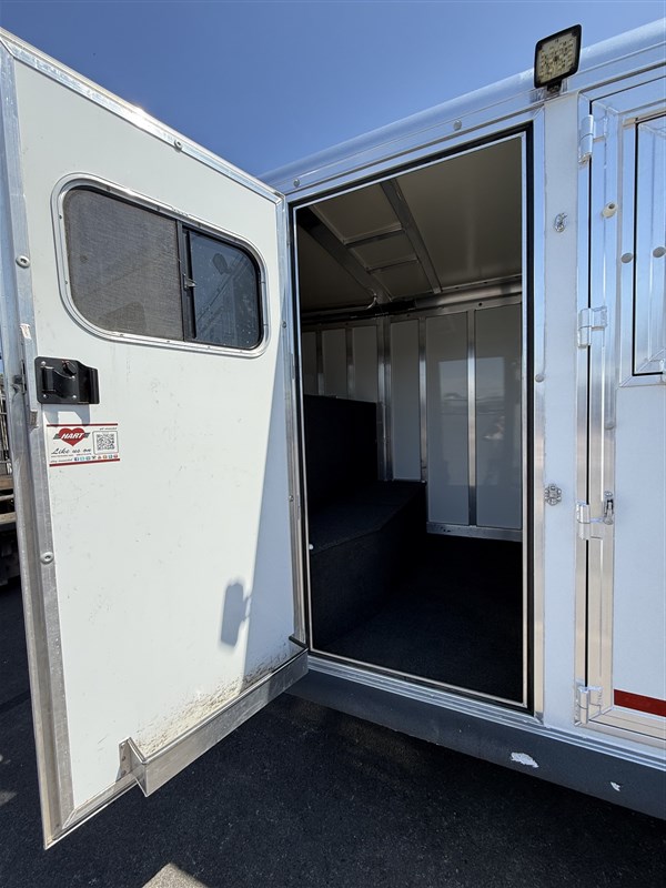 Trailer Photo 11