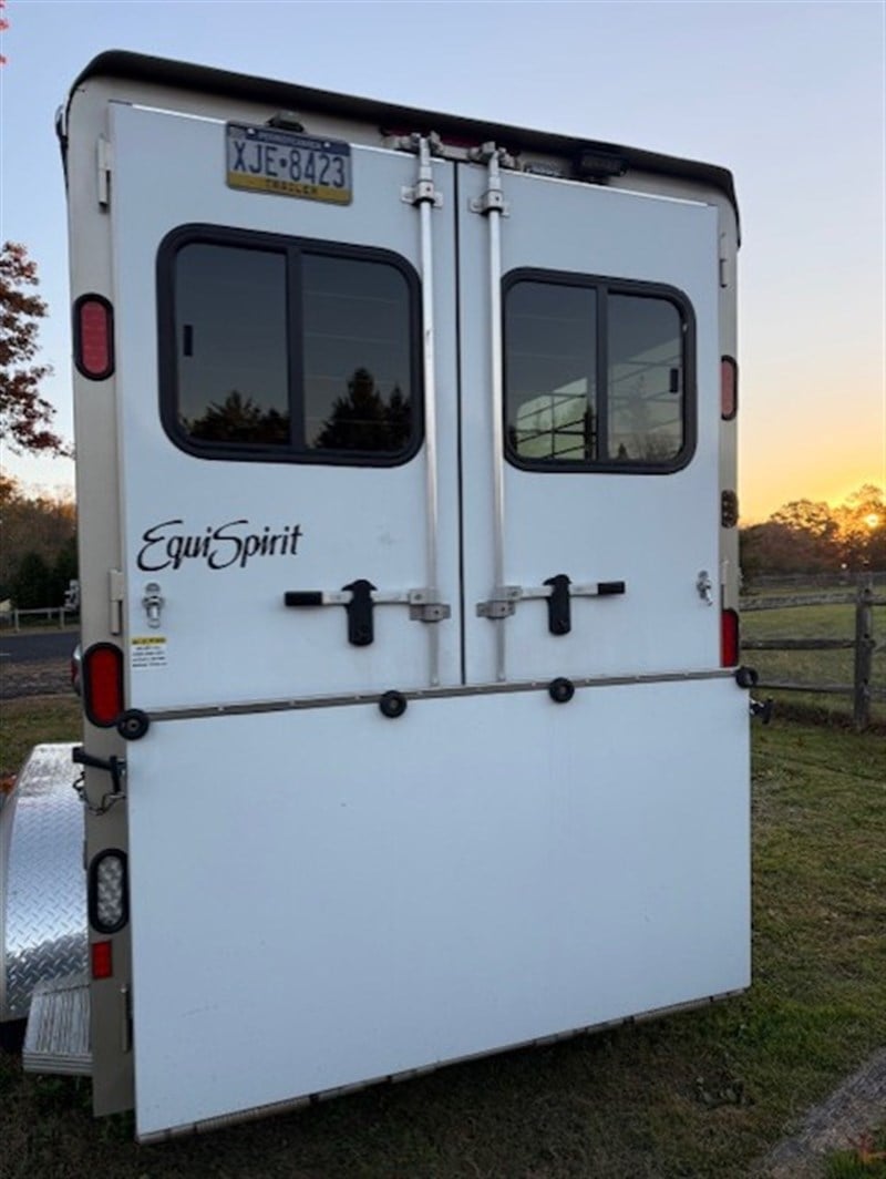 2023 Equispirit 2 horse gooseneck walk thru w/ dressing room