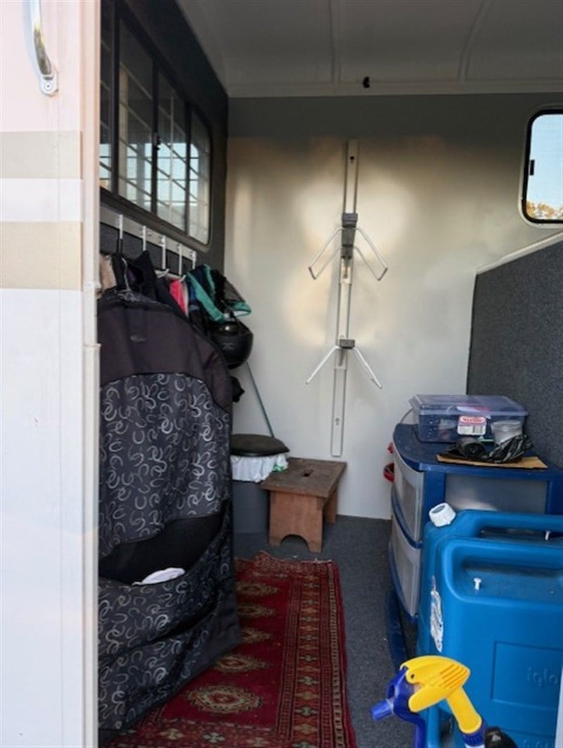 2023 Equispirit 2 horse gooseneck walk thru w/ dressing room