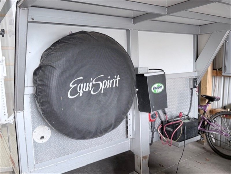 2010 Equispirit 2 horse gooseneck w/ dressing room xxl