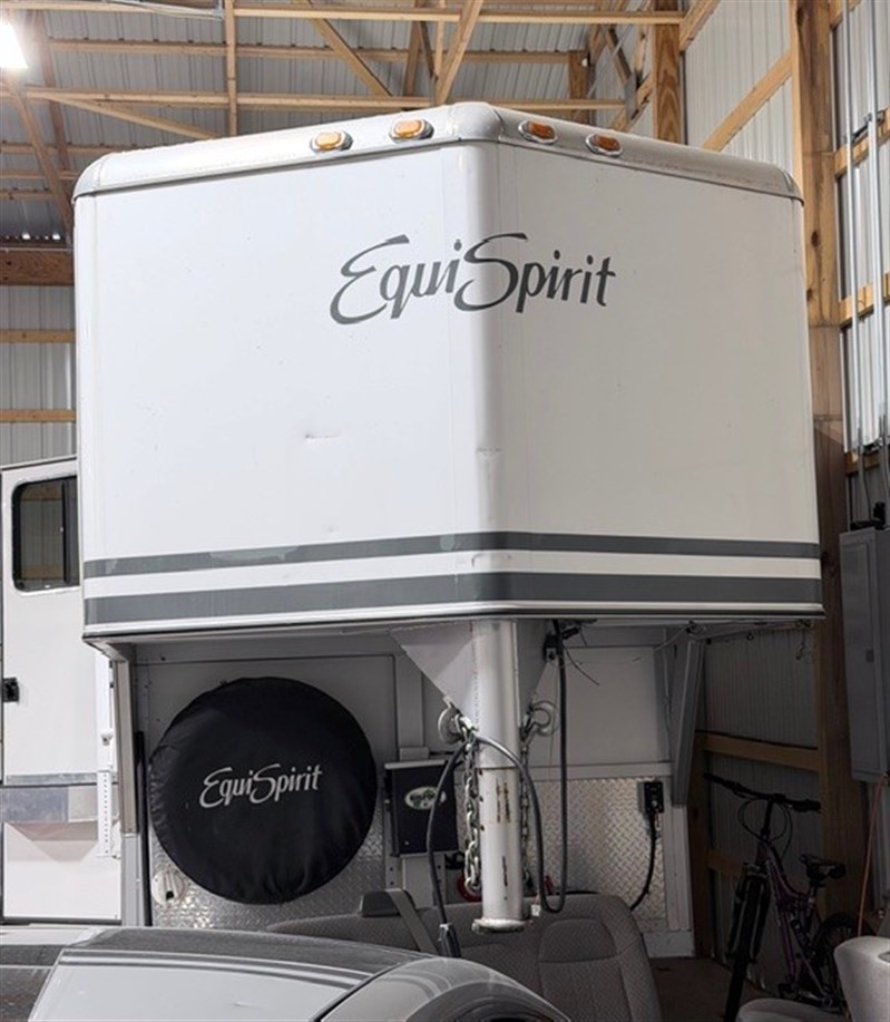 2010 Equispirit 2 horse gooseneck w/ dressing room xxl