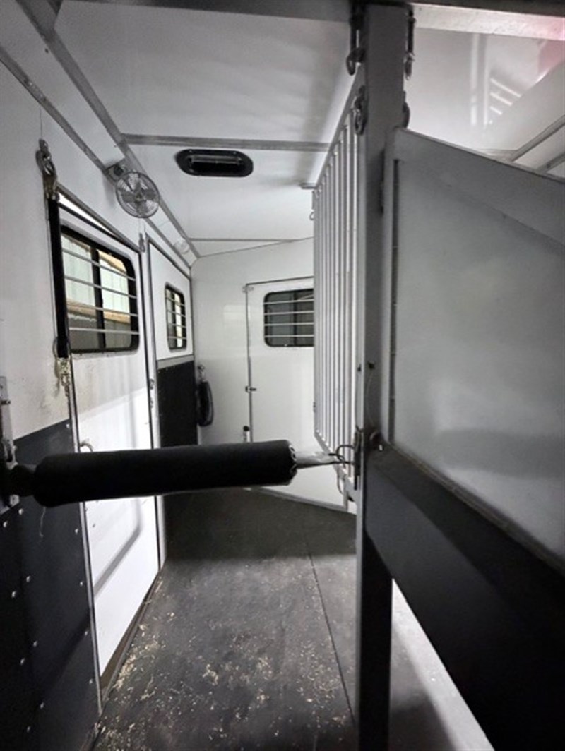 Trailer Photo 11