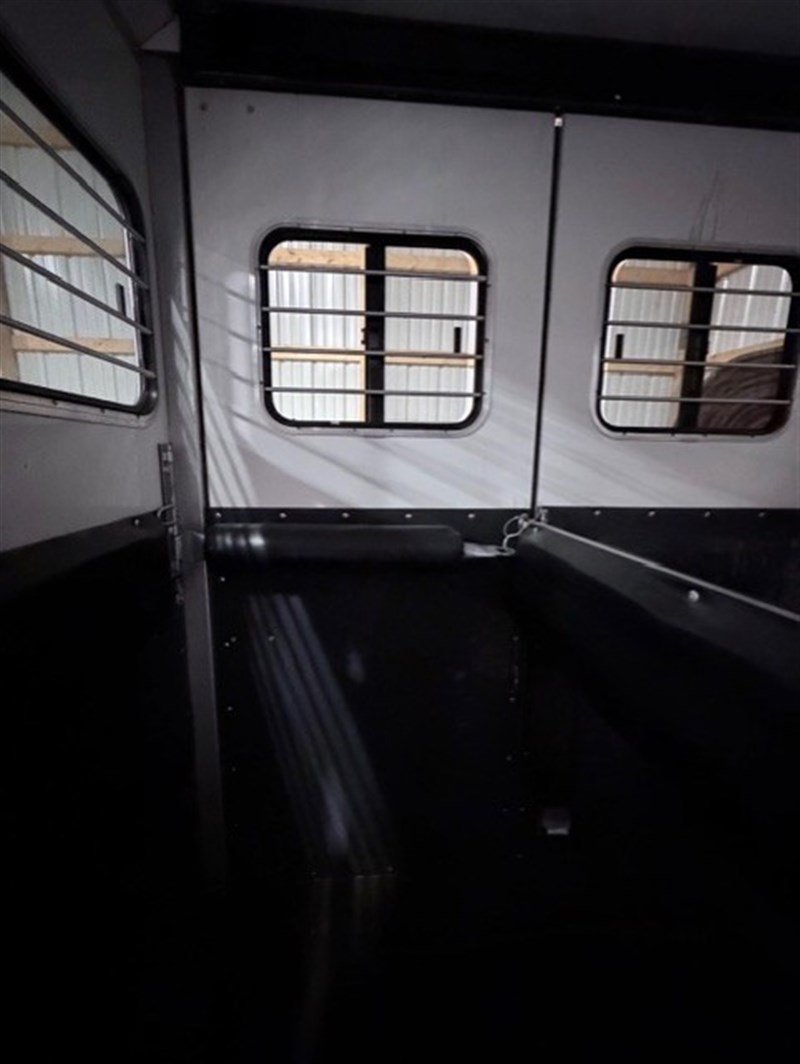Trailer Photo 14