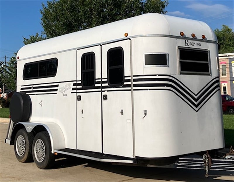 2003 Kingston Thoroughbred Deluxe Bumper Pull w/ Dressing Room